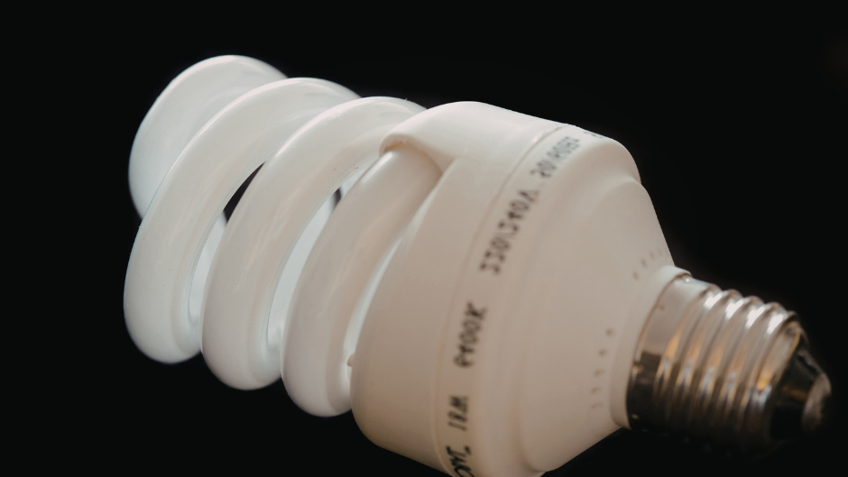 CFL (Compact Fluorescent): The "Stop-Gap"